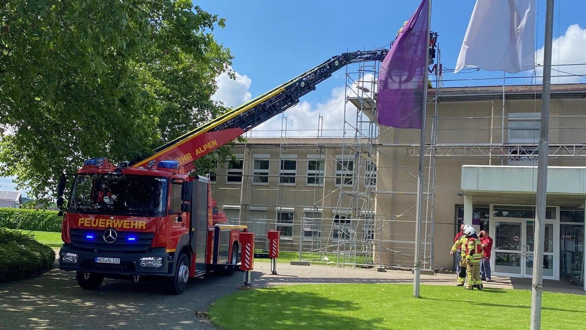 FW Alpen: Ausgelöste Brandmeldeanlage - Foto: presseportal.de