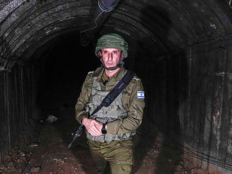 «Die Hamas ist eine Idee, sie ist eine Partei. Sie ist in den Herzen der Menschen verwurzelt. Wer glaubt, wir könnten die Hamas ausschalten, irrt sich», sagt der israelische Armeesprecher Daniel Hagari. - Foto: Ariel Schalit/AP/dpa