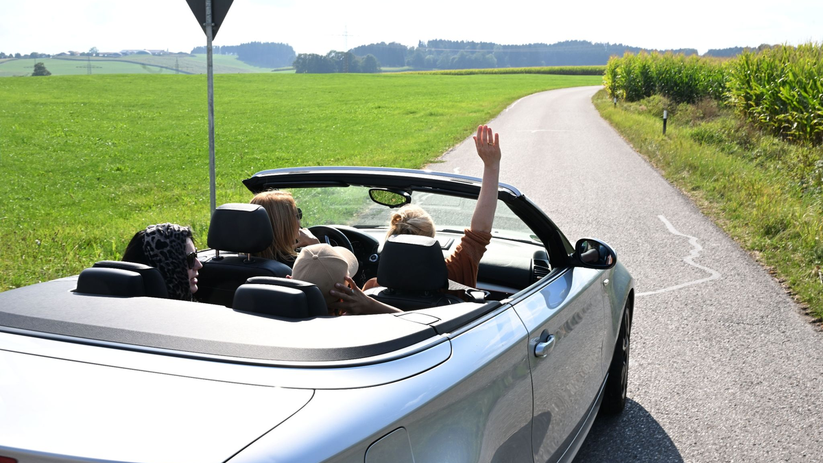 Deutschlandweit kommen 26 Cabrios auf 1000 Einwohner. Die Zahl der Cabrios ist in den vergangenen zehn Jahren etwas gestiegen (Symbolbild). - Foto: Felix Hörhager/dpa