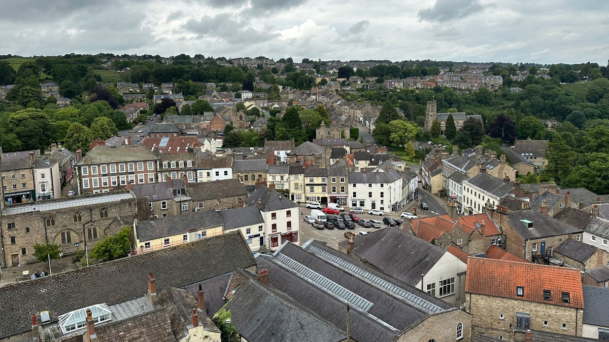 Blick auf die nordenglische Stadt Richmond. Premier Sunak droht seinen Wahlkreis Richmond and Northallerton bei der Parlamentswahl in zwei Wochen zu verlieren. - Foto: Benedikt von Imhoff/dpa