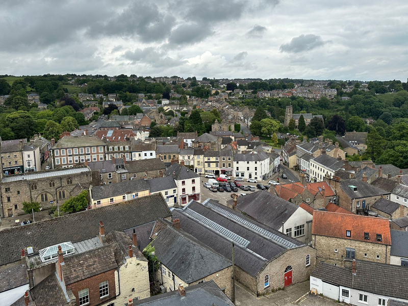 Blick auf die nordenglische Stadt Richmond. Premier Sunak droht seinen Wahlkreis Richmond and Northallerton bei der Parlamentswahl in zwei Wochen zu verlieren. - Foto: Benedikt von Imhoff/dpa