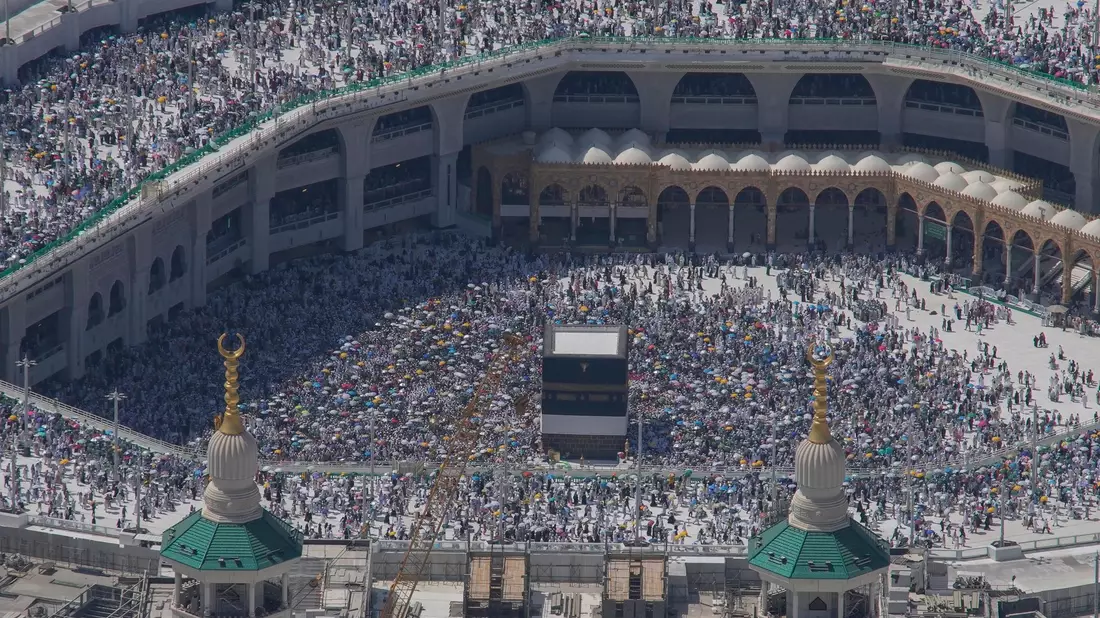 Bei der jährlichen Hadsch-Pilgerfahrt nach Mekka sind dieses Jahr aufgrund der extremen Hitze allein über 300 Ägypter ums Leben gekommen. - Bild: Rafiq Maqbool/AP/dpa
