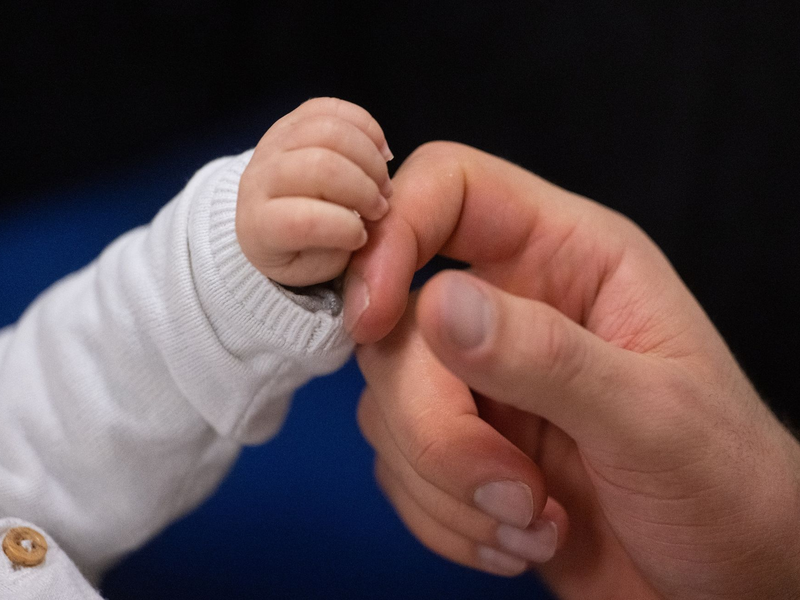 2022 bekommen Frauen in den Mitgliedsländern der OECD im Schnitt nur noch 1,5 Kinder. 1960 waren es noch 3,3. - Foto: Marijan Murat/dpa