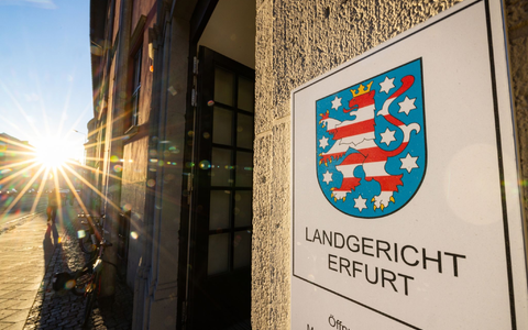 Nachdem ein 75-jähriger Mann in Internetforen Kastrationen angeboten und diese bei sich zu Hause durchgeführt haben soll, muss er sich nun in Erfurt vor Gericht verantworten. - Foto: Michael Reichel/dpa