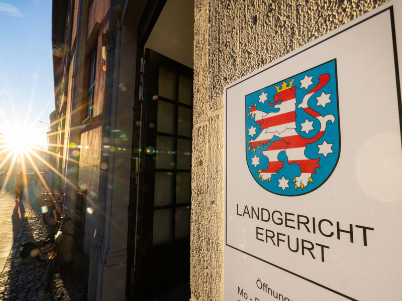 Nachdem ein 75-jähriger Mann in Internetforen Kastrationen angeboten und diese bei sich zu Hause durchgeführt haben soll, muss er sich nun in Erfurt vor Gericht verantworten. - Foto: Michael Reichel/dpa