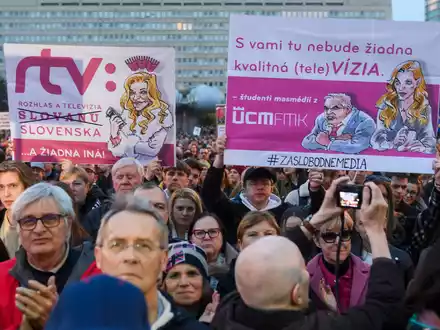 In den Monaten vor der Abstimmung hatten Zehntausende gegen die Auflösung der öffentlich-rechtlichen Sendeanstalt RTVS protestiert. - Foto: Jaroslav Novák/tasr/dpa