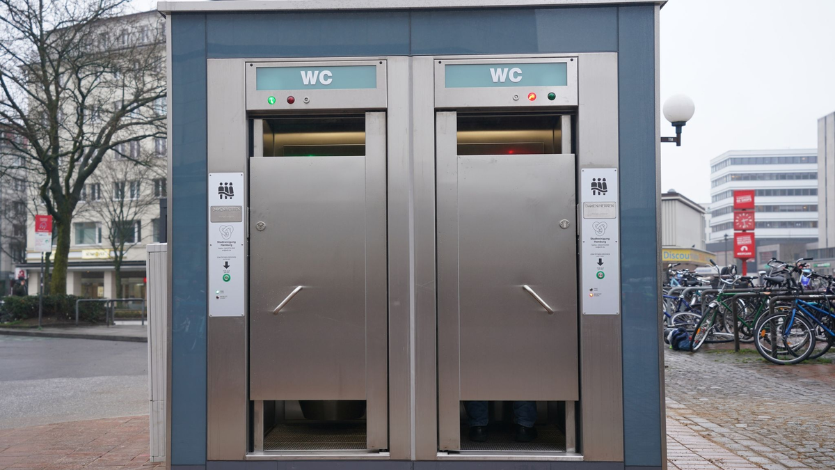 Die Stadt Hamburg fördert den Betrieb von 137 öffentlichen Toiletten in Regie der Stadtreinigung jährlich mit mehreren Millionen Euro. - Foto: Marcus Brandt/dpa