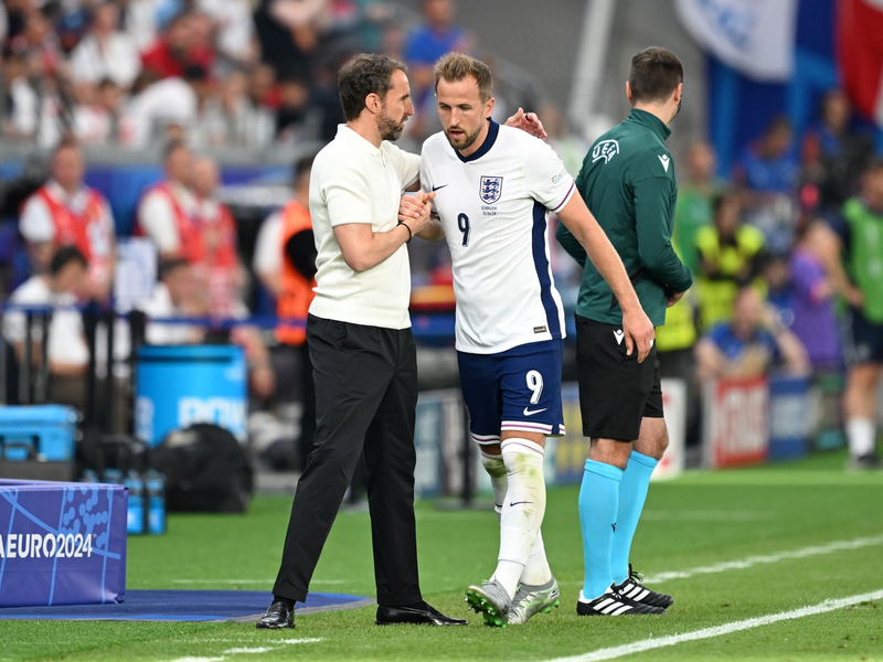 Englands Team um Trainer Gareth Southgate und Harry Kane kam nicht über ein 1:1 gegen Dänemark hinaus. - Foto: Arne Dedert/dpa