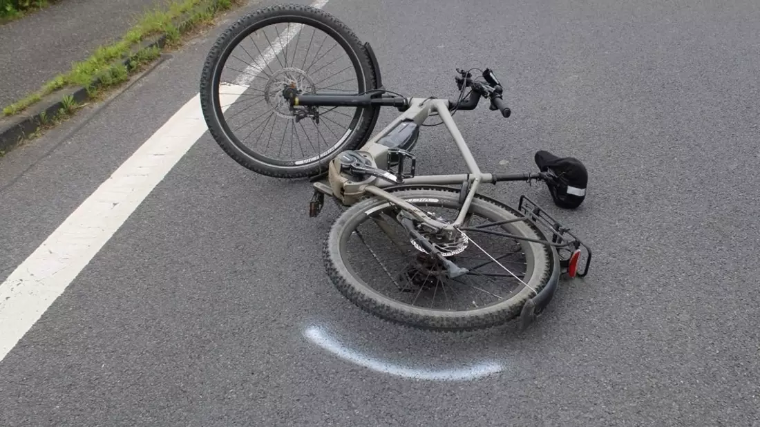 POL-RBK: Overath - Pedelecfahrer von Pkw erfasst und schwer verletzt - Bild: presseportal.de