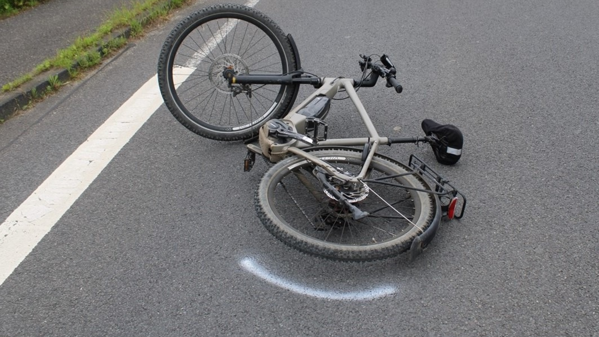 POL-RBK: Overath - Pedelecfahrer von Pkw erfasst und schwer verletzt - Foto: presseportal.de