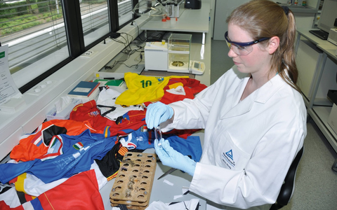 Fußball-EM: Fanartikel sicher nutzen - Foto: presseportal.de