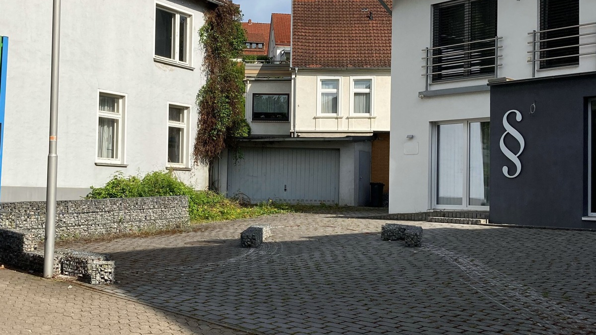 POL-HF: Verkehrsunfallflucht - Unbekannter beschädigt Mauer - Foto: presseportal.de