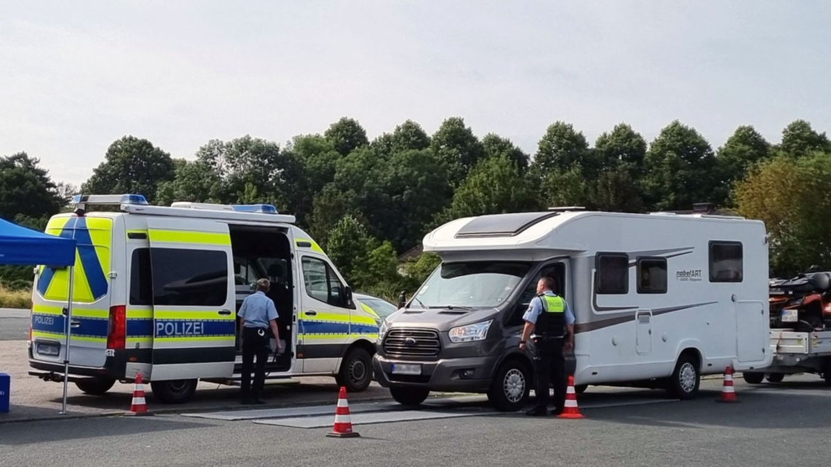 POL-HSK: Sicher in den Urlaub: Wiegeaktion des Verkehrsdienstes - Foto: presseportal.de