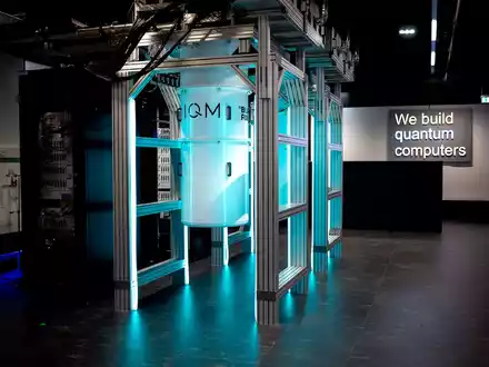 «Das Rechenzentrum soll der Forschung dienen, um die Leistung und Fehlertoleranz unserer Quantenrechner zu verbessern.» - Foto: IQM Quantum Computers/dpa