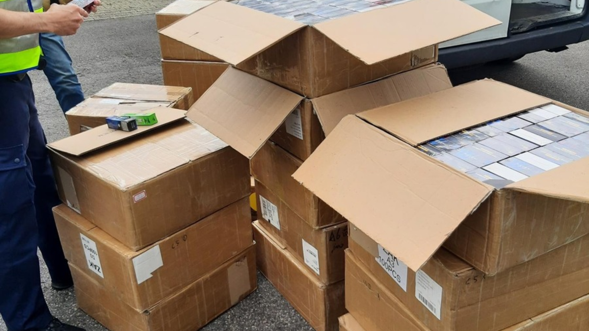 BPOL NRW: Bundespolizei stellt unversteuerte Waren im Wert von über 20.000,- sicher und findet in einem Fernreisebus über 1 Kilogramm harter Drogen - Foto: presseportal.de