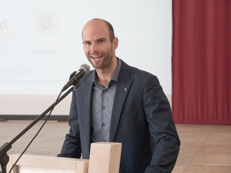 POL-OH: Fachtagung in Schlitz: Rechtsextremismus und seine Auswirkungen auf die Entwicklung von Minderjährigen - Foto: presseportal.de