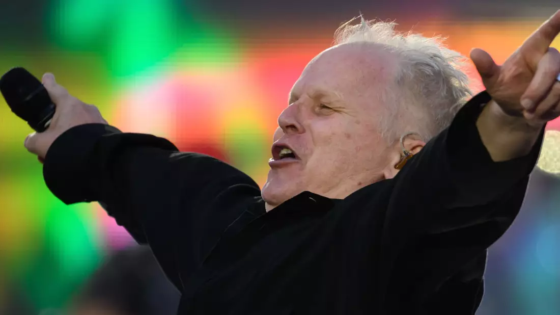 Herbert Grönemeyer ist am Wochenende in ungewohnter Rolle zu sehen: Er dirigiert ein klassisches Orchester, die Bochumer Symphoniker - Bild: Robert Michael/dpa