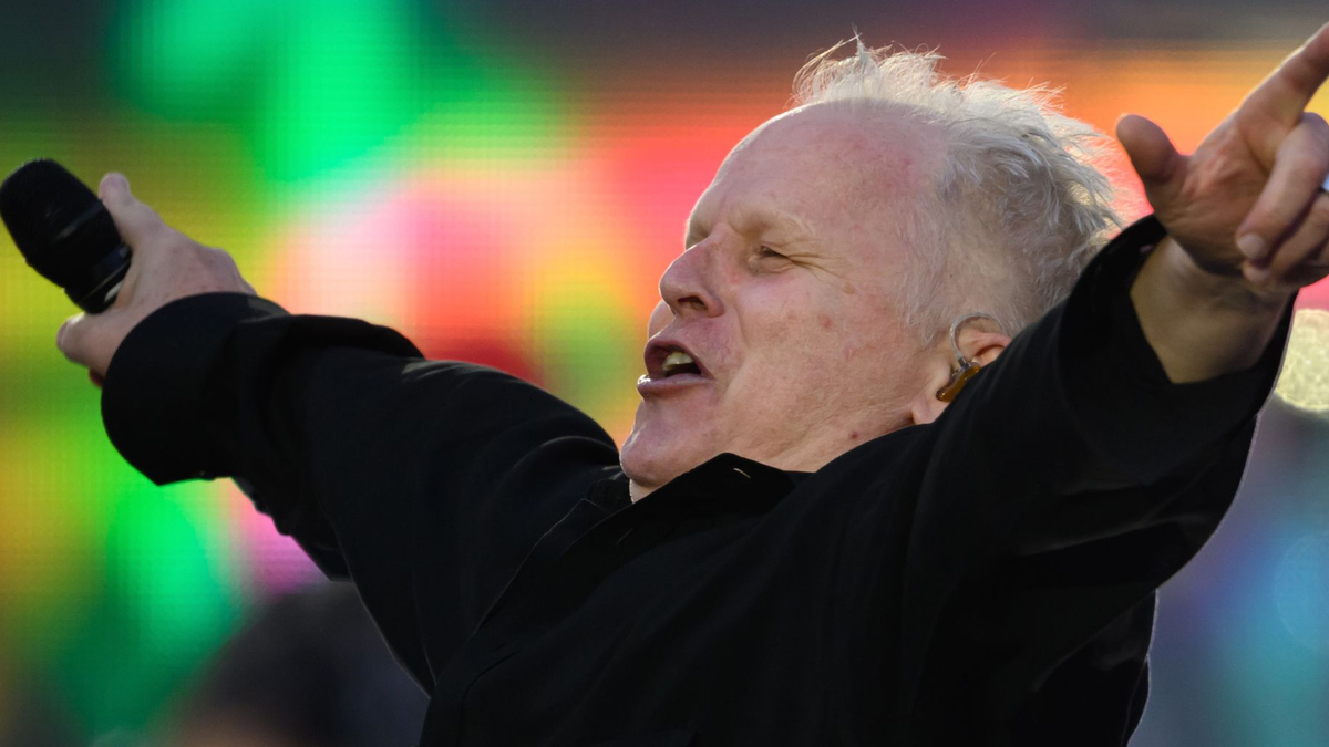 Herbert Grönemeyer ist am Wochenende in ungewohnter Rolle zu sehen: Er dirigiert ein klassisches Orchester, die Bochumer Symphoniker - Foto: Robert Michael/dpa