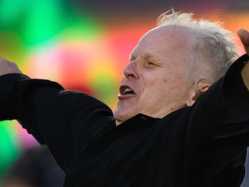 Herbert Grönemeyer ist am Wochenende in ungewohnter Rolle zu sehen: Er dirigiert ein klassisches Orchester, die Bochumer Symphoniker - Foto: Robert Michael/dpa