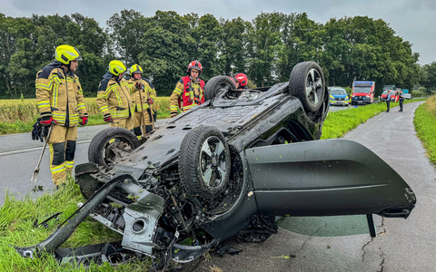 FW Alpen: Pkw überschlägt sich bei Verkehrsunfall - Foto: presseportal.de