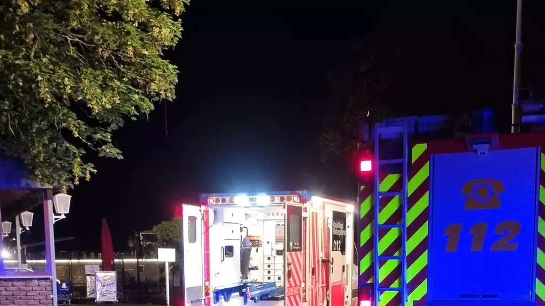 FW Xanten: Patiententransport von Flusskreuzfahrtschiff - Bild: presseportal.de