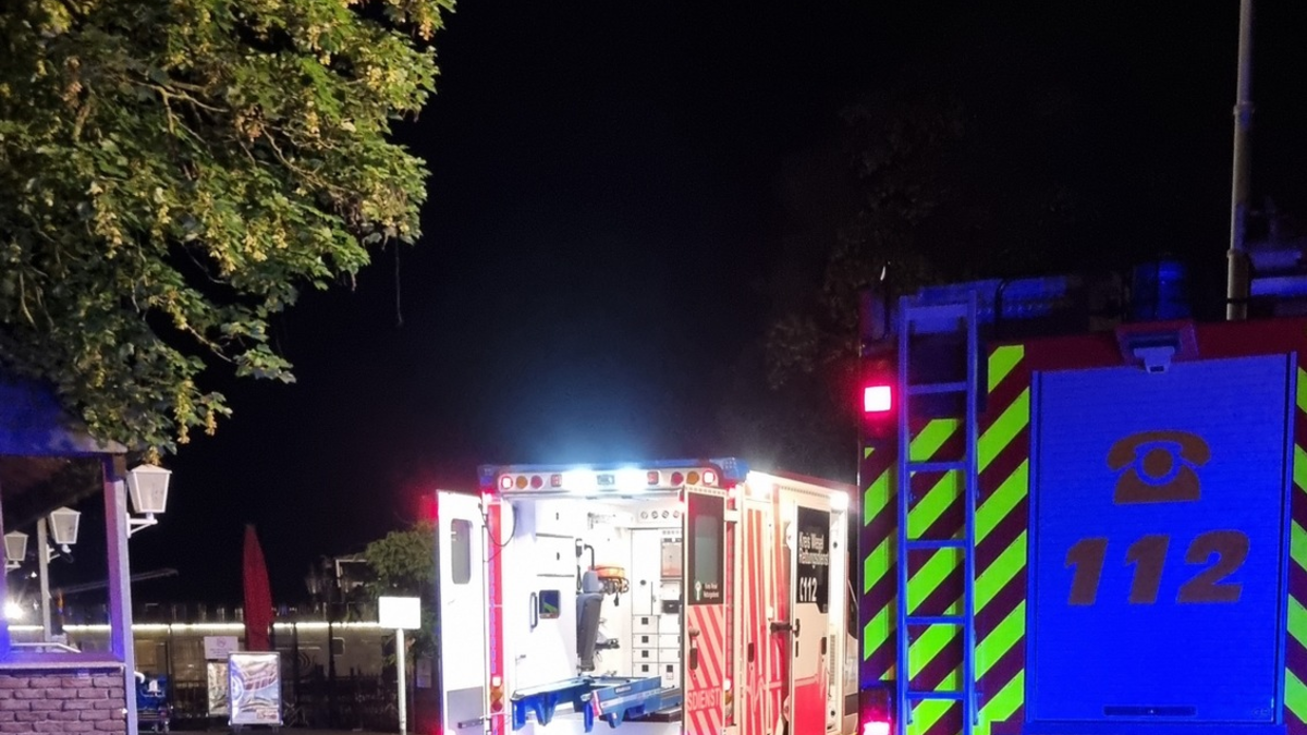 FW Xanten: Patiententransport von Flusskreuzfahrtschiff - Foto: presseportal.de