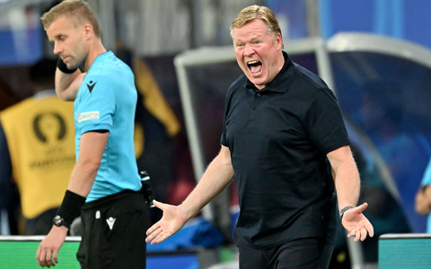 Der Treffer von Xavi Simons zum vermeintlichen 1:0 «hätte zählen müssen», findet Koeman. - Foto: Hendrik Schmidt/dpa