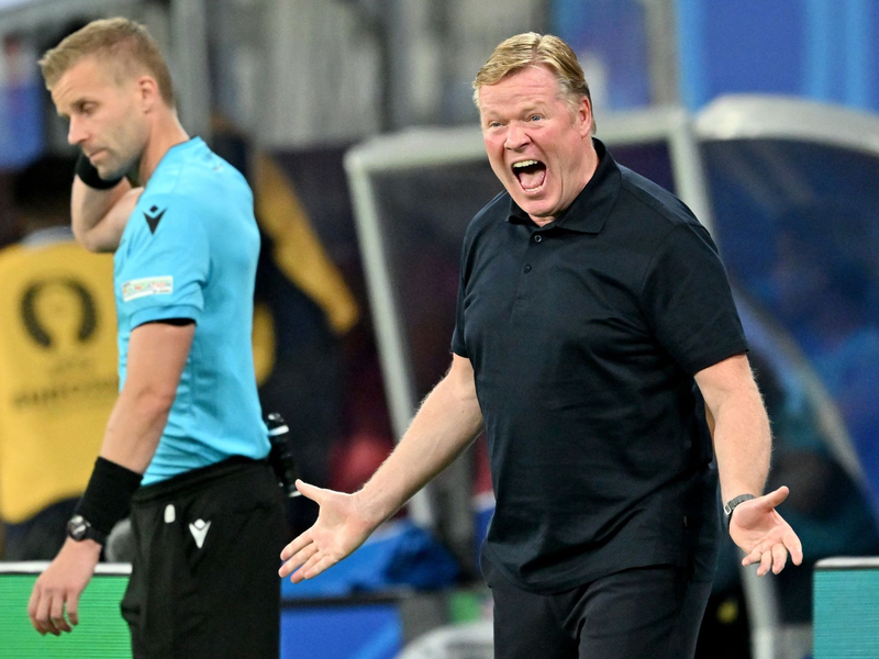 Der Treffer von Xavi Simons zum vermeintlichen 1:0 «hätte zählen müssen», findet Koeman. - Foto: Hendrik Schmidt/dpa