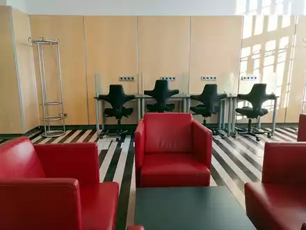 Arbeitsplätze in einer DB Lounge (Archiv) - Foto: über dts Nachrichtenagentur