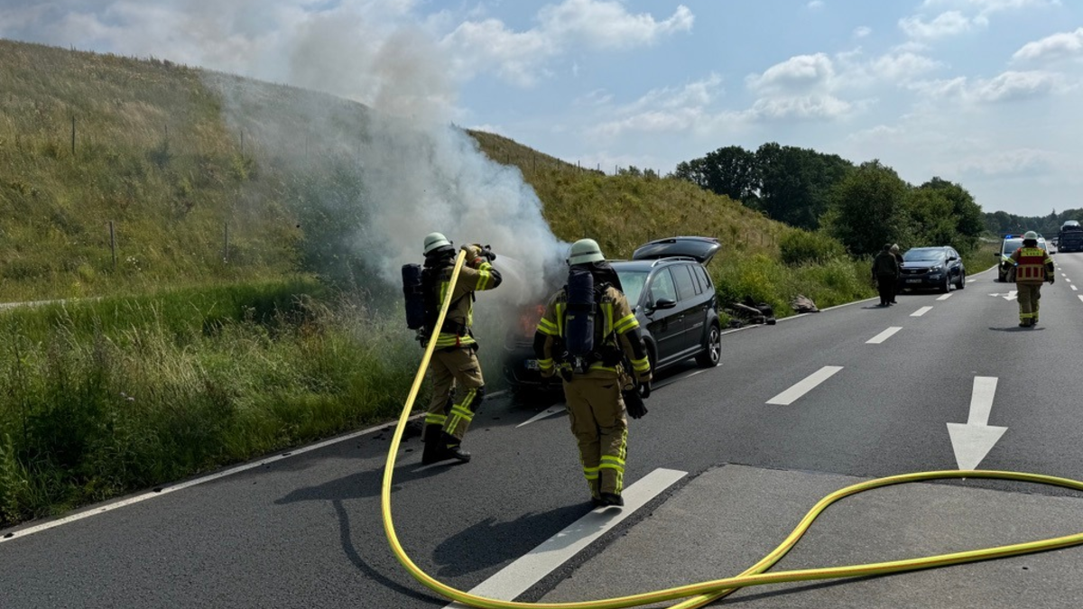 FW Bremerhaven: PKW Brand Cherbourger Straße - Foto: presseportal.de