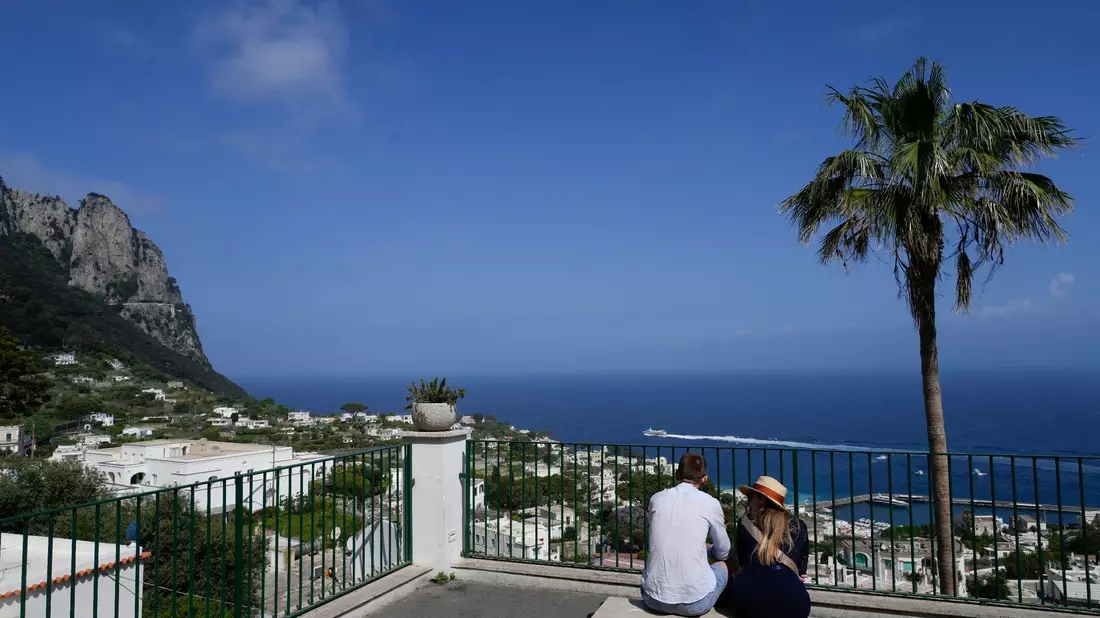 Derzeit sei es nur Einwohnern Capris erlaubt, die Insel zu betreten. - Bild: Gregorio Borgia/AP/dpa