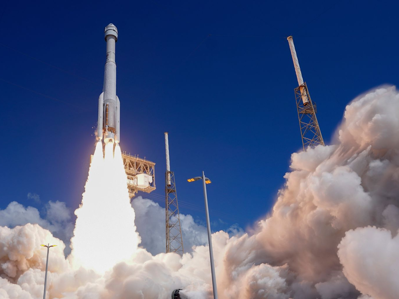 Der Starliner auf dem Weg zur ISS - Foto: John Raoux/AP/dpa