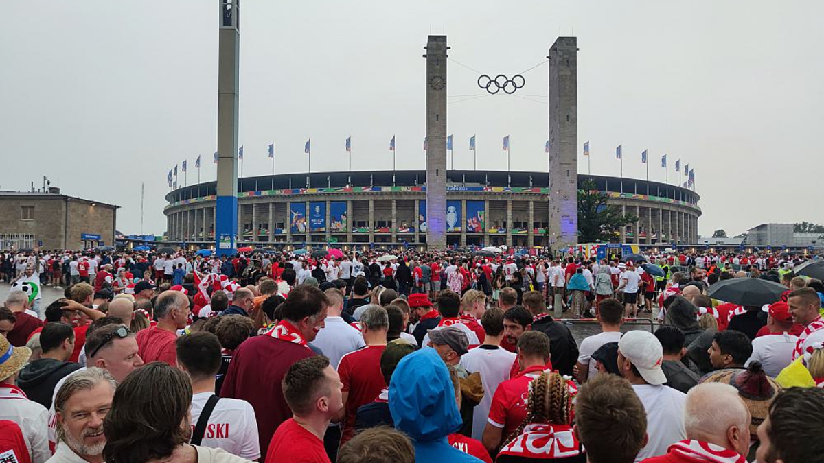 Fans am Olympiastadion - Foto: über dts Nachrichtenagentur