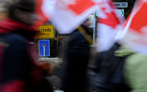 Auf einem Hof bei Eschede gibt es seit vielen Jahren Versammlungen von Rechtsradikalen. - Foto: Alexander Körner/dpa