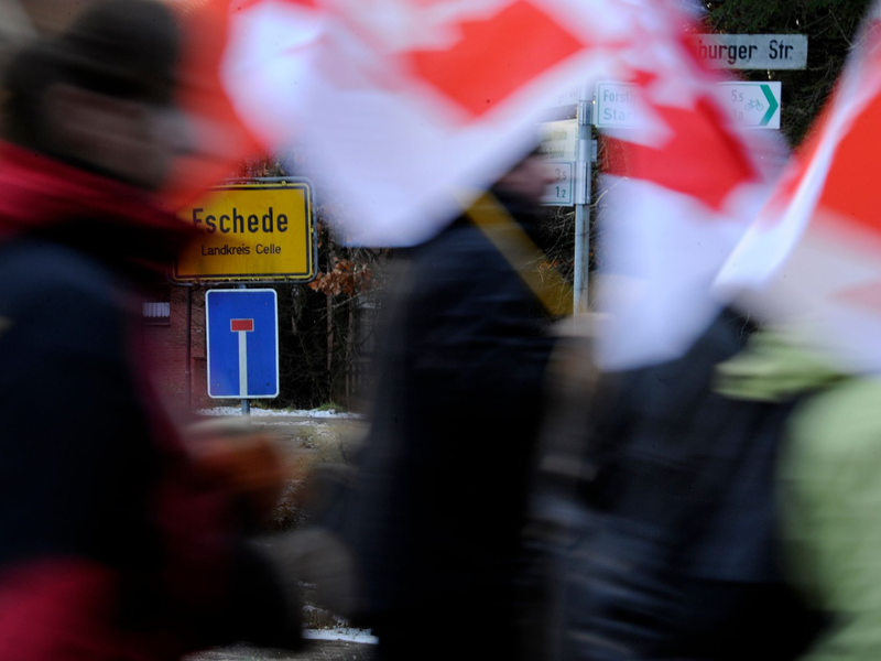Auf einem Hof bei Eschede gibt es seit vielen Jahren Versammlungen von Rechtsradikalen. - Foto: Alexander Körner/dpa