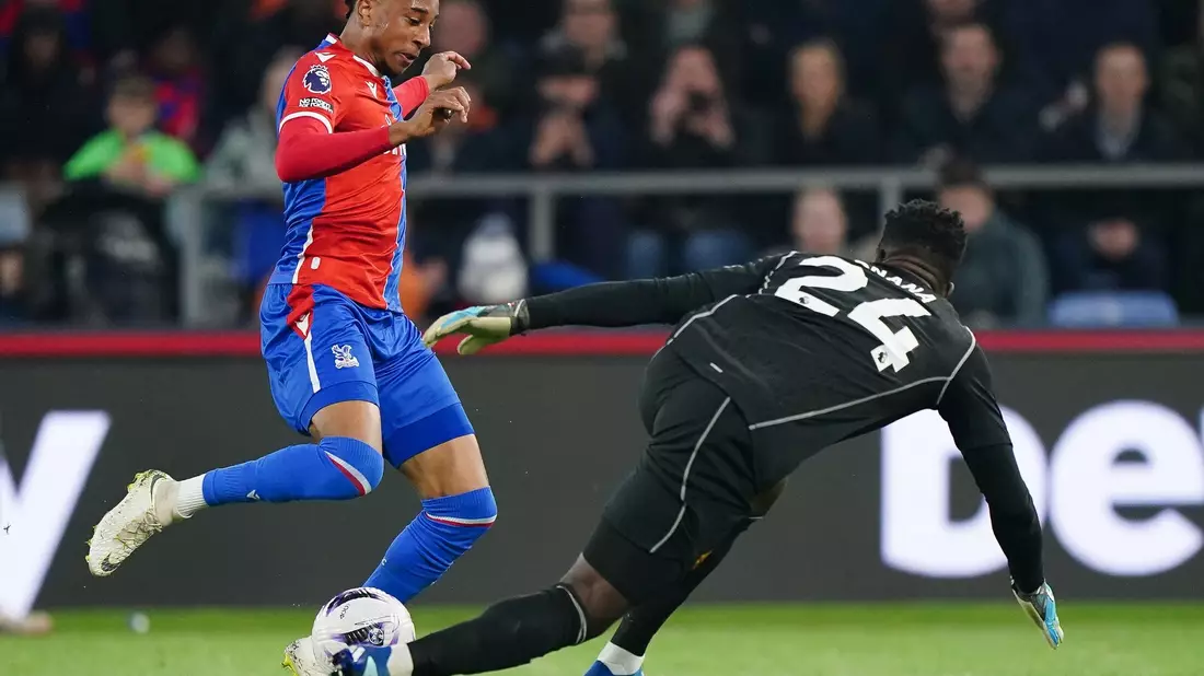 Michael Olise (l) soll vor einem Wechsel von Crystal Palace zum FC Bayern stehen. - Bild: Zac Goodwin/PA Wire/dpa