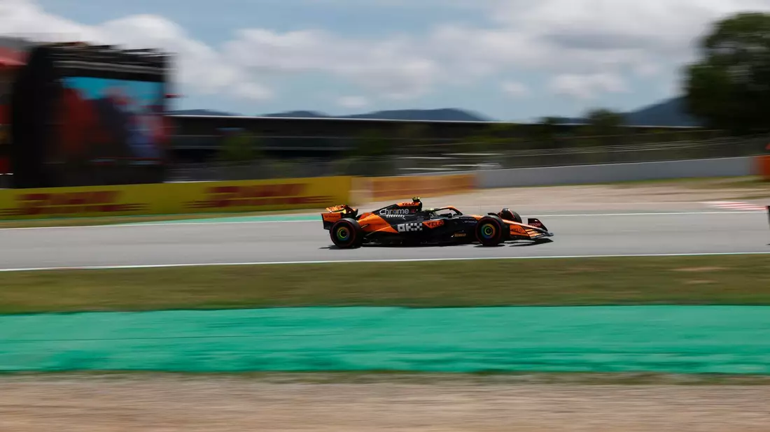 Sicherte sich für das Rennen in Barcelona die Pole Position: Lando Norris. - Bild: Joan Monfort/AP/dpa