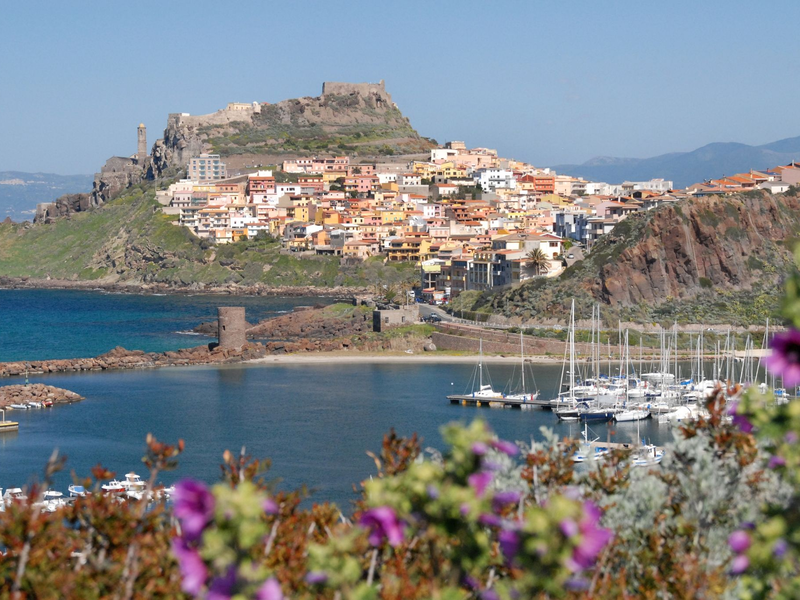 Der Mann machte gemeinsam mit seiner Familie Urlaub in dem bei Touristen beliebten sardischen Strandort. - Foto: Christian Röwekamp/dpa