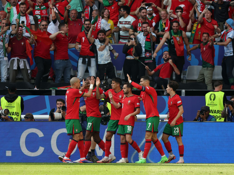 Zweites Spiel, zweiter Sieg: Portugal setzte sich deutlich gegen die Türkei durch. - Foto: Friso Gentsch/dpa