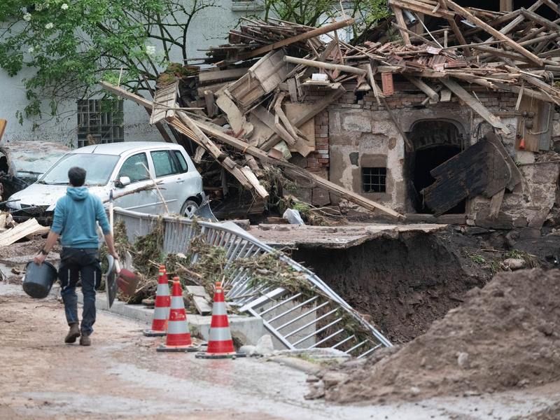 Nur rund die Hälfte der privaten Gebäude in Deutschland sind gegen Elementarschäden abgesichert. - Foto: Marijan Murat/dpa