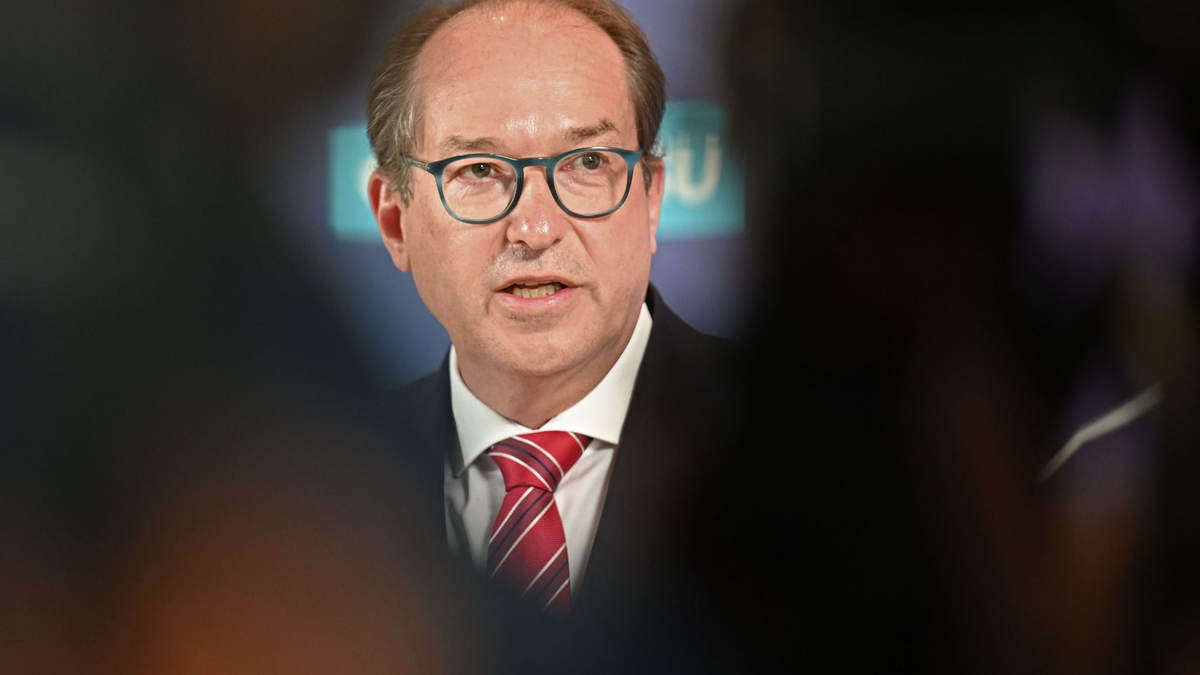 Alexander Dobrindt will auch die Zahlung von Bürgergeld an Kriegsflüchtlinge aus der Ukraine beenden. - Foto: Sabina Crisan/dpa