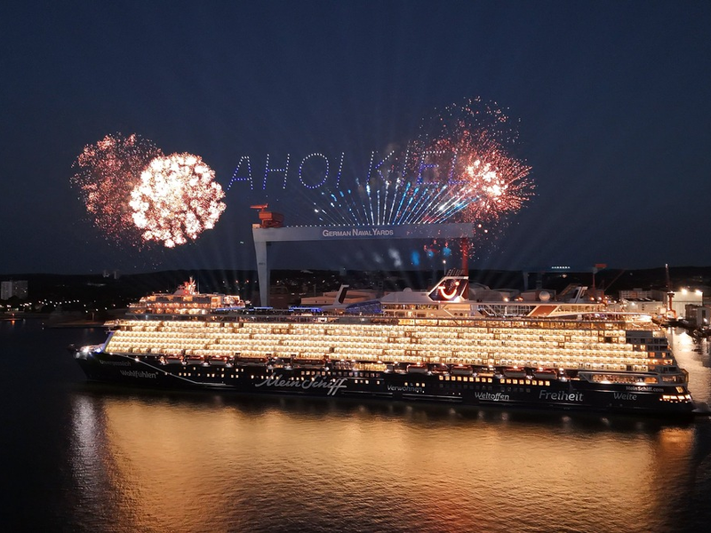 Der schönste Moment des Jahres auf hoher See: Die Mein Schiff 7 wurde in der Kieler Förde getauft - Foto: presseportal.de