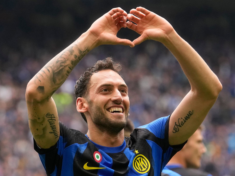 Laut einem Medienbericht will Inter eine große Ablösesumme für Calhanoglu aufrufen, falls der FC Bayern den Türken haben will. - Foto: Luca Bruno/AP/dpa