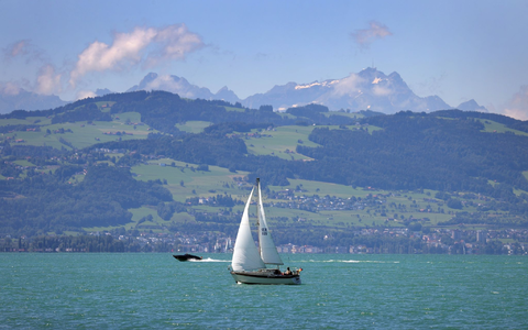 Im Bodensee sind zwei Leichen entdeckt worden. - Foto: Karl-Josef Hildenbrand/dpa