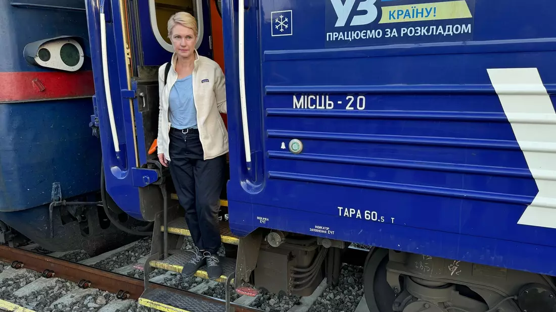 Manuela Schwesig (SPD) ist mit dem Zug in die Ukraine gereist. - Bild: Michael Fischer/dpa