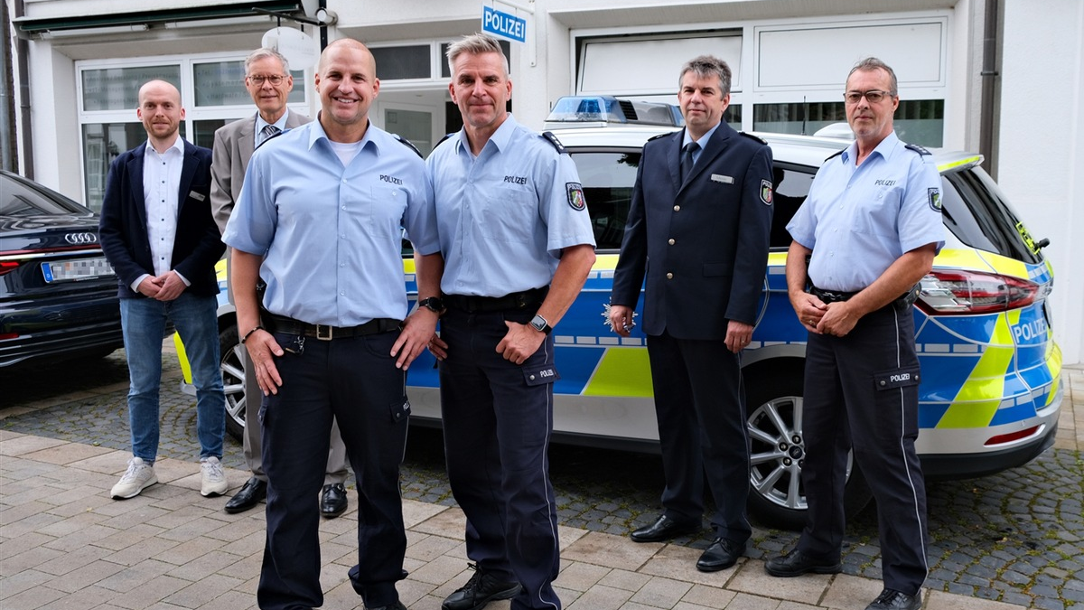 POL-GT: Polizeihauptkommissar Christian Teichmeier in Steinhagen begrüßt - Foto: presseportal.de