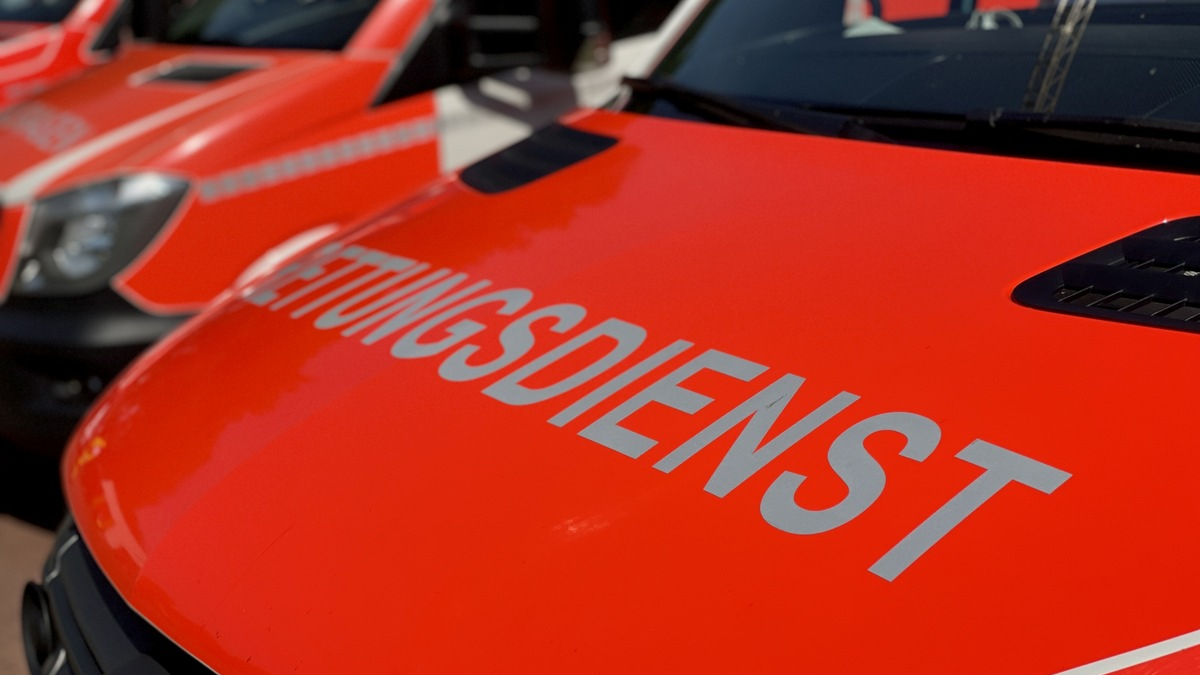 FW Alpen: Tragehilfe Rettungsdienst - Foto: presseportal.de