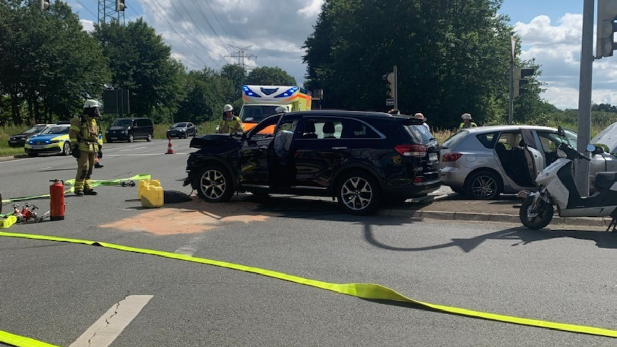 POL-STD: Vorfahrt missachtet - ein Kind bei Verkehrsunfall schwer und sechs Personen leicht verletzt - Foto: presseportal.de
