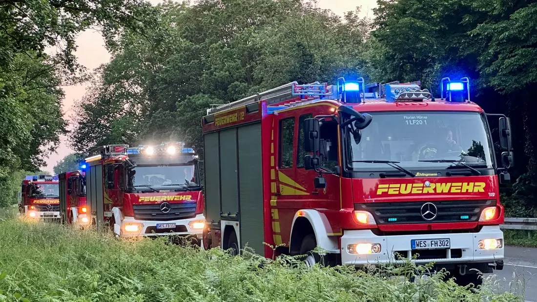 FW Hünxe: Ladung eines Müllwagens in Brand geraten - Bild: presseportal.de