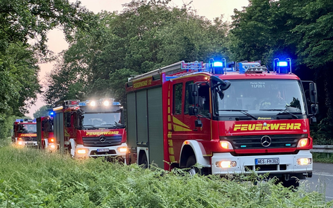 FW Hünxe: Ladung eines Müllwagens in Brand geraten - Foto: presseportal.de